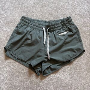 Vuori Clementine Short 2.5” Inseam